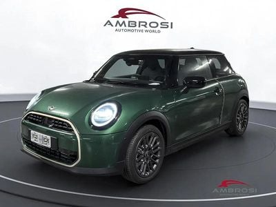 Nuova Mini Cooper Favoured 155 kW (211 CV) 2025 Verde Utilitaria