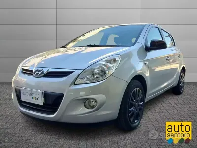 Usata Hyundai i20 Comfort 78 CV (57 kW) 2010 Grigio Utilitaria