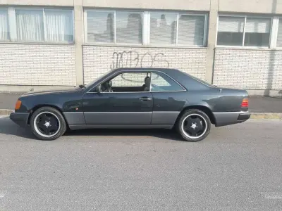 Usata Mercedes E230 Sportline 132 CV (97 kW) 1992 Nero Coupé