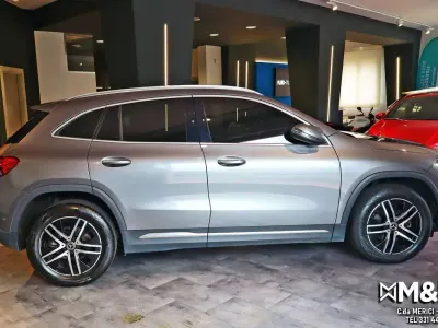 Usata Mercedes GLA200 150 CV (110 kW) 2021 Grigio montagna SUV