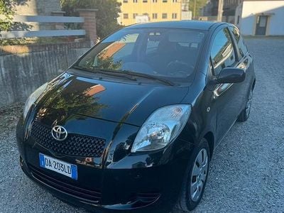 Usata Toyota Yaris 87 CV (63 kW) 2006 Nero Berlina