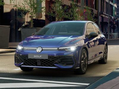Nuova VW Golf VIII R-line Plus 150 CV (110 kW) 2026 Lapiz blue metallizzato Berlina