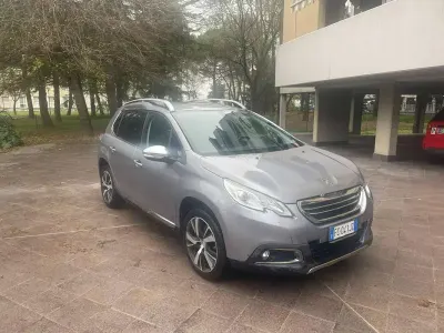 Usata Peugeot 2008 Allure 99 CV (72 kW) 2016 Argento SUV