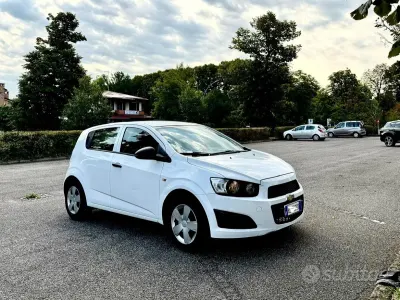 Usata Chevrolet Aveo LS 84 CV (61 kW) 2013 Bianco Berlina