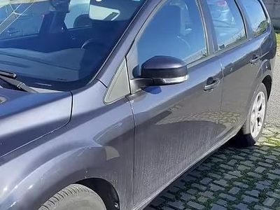 Begagnad Ford Focus 90 HK (66 kW) 2010 Grå Kombi