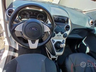 Usata Ford Ka 75 CV (55 kW) 2013 Bianco Utilitaria