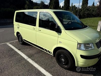 Usata VW Caravelle 2005 Giallo Monovolume