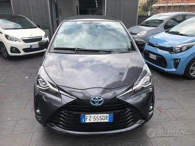 Usata Toyota Yaris Hybrid Active 73 CV (53 kW) 2019 Grigio Berlina