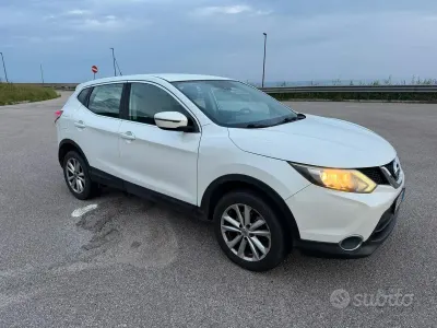 Usata Nissan Qashqai 131 CV (96 kW) 2014 Bianco SUV
