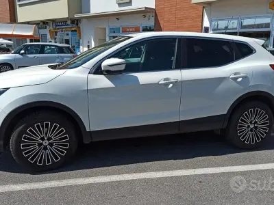 Usata Nissan Qashqai 360º 116 CV (85 kW) 2015 Bianco SUV