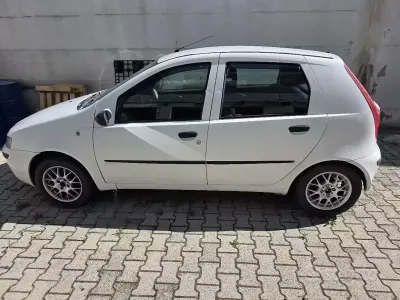 Begagnad Fiat Punto 80 HK (58 kW) 2000 Vit Halvkombi