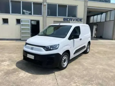Usata Fiat Doblò Comfort 102 CV (75 kW) 2023 Bianco Monovolume