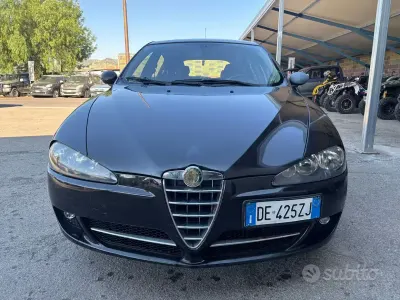 Usata Alfa Romeo 147 Exclusive 120 CV (88 kW) 2007 Nero Utilitaria
