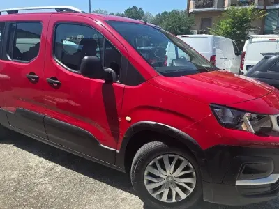 Usata Peugeot Rifter Active 110 CV (80 kW) 2020 Rosso / pastello Monovolume
