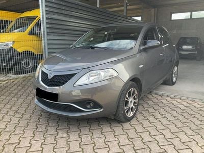Begagnad Lancia Ypsilon Gold 86 HK (63 kW) 2016 Grå Halvkombi