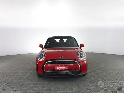 Begagnad Mini Cooper 136 HK (100 kW) 2023 Röd Halvkombi
