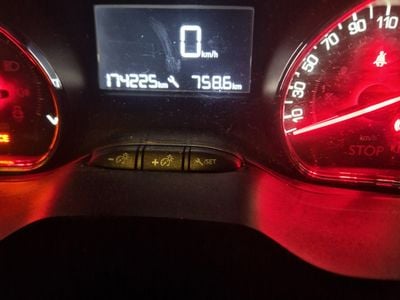 Usata Peugeot 208 68 CV (50 kW) 2014 Bianco Utilitaria