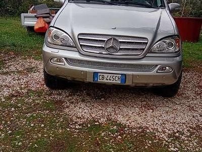 Begagnad Mercedes ML400 250 HK (183 kW) 2002 Grå SUV