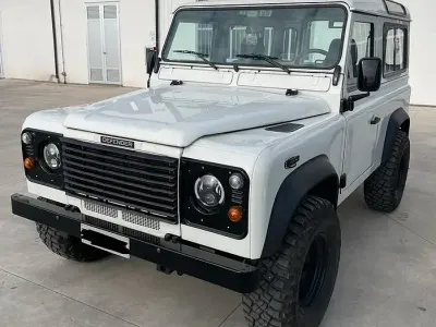 Usata Land Rover Defender 68 CV (50 kW) 2000 Bianco Station wagon