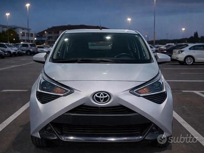 Usata Toyota Aygo Connect Style 72 CV (52 kW) 2020 Grigio Utilitaria