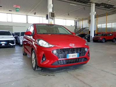 Usata Hyundai i10 67 CV (49 kW) 2022 Rosso Utilitaria
