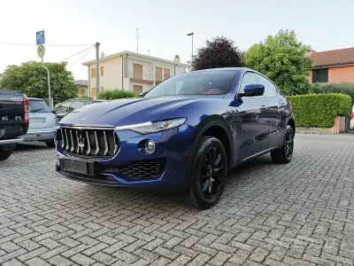 Usata Maserati Levante GranLusso 275 CV (202 kW) 2017 Blu SUV