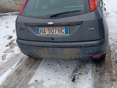 Usata Ford Focus 100 CV (73 kW) 2005 Blu Berlina