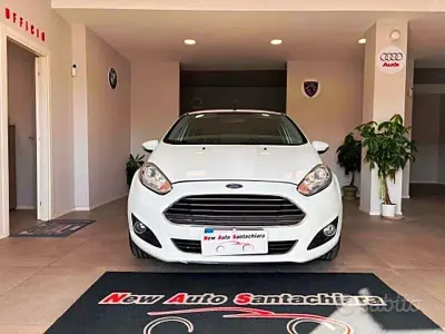 Usata Ford Fiesta Titanium 97 CV (71 kW) 2016 Bianco Utilitaria