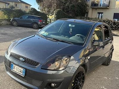 Usata Ford Fiesta Ghia 90 CV (66 kW) 2006 Blu Utilitaria