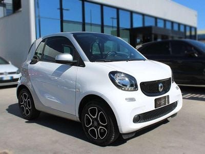 Bianco past. Usata 2017 Smart ForTwo Coupé Passion Utilitaria | 10.990 € (Buon prezzo)