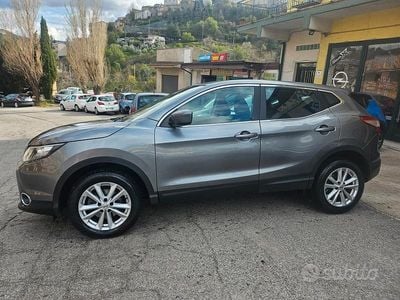 Usata Nissan Qashqai Acenta 110 CV (80 kW) 2017 Grigio SUV