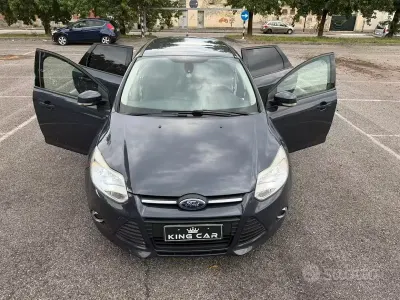 Usata Ford Focus Individual 116 CV (85 kW) 2014 Grigio Station wagon