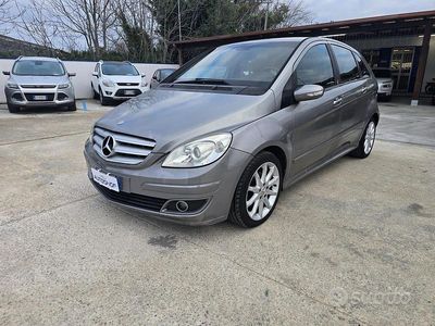 Usata Mercedes B200 140 CV (102 kW) 2007 Grigio Monovolume