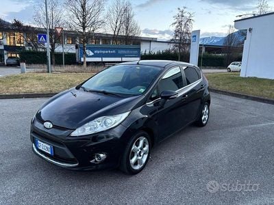 Usata Ford Fiesta 95 CV (69 kW) 2010 Nero Utilitaria