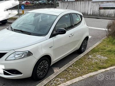 Usata Lancia Ypsilon 95 CV (69 kW) 2016 Bianco Utilitaria