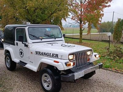 Usata Jeep Wrangler Laredo 103 CV (75 kW) 1989 Bianco SUV