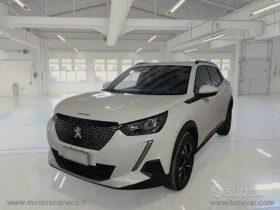 Usata Peugeot 2008 Allure 131 CV (96 kW) 2021 Bianco SUV