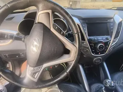 Usata Hyundai Veloster 140 CV (102 kW) 2011 Grigio Utilitaria