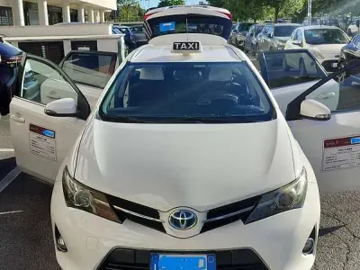 Usata Toyota Auris Hybrid Active 99 CV (72 kW) 2015 Bianco Station wagon