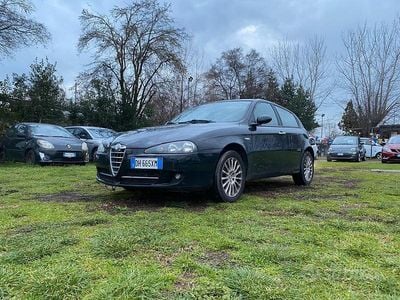 Usata Alfa Romeo 147 120 CV (88 kW) 2007 Nero Utilitaria