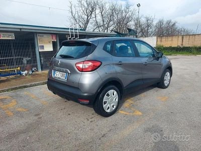 Usata Renault Captur 90 CV (66 kW) 2016 Grigio SUV