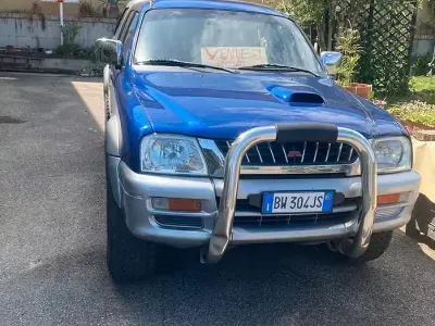 Usata Mitsubishi L200 115 CV (84 kW) 2001 Grigio Pick-up