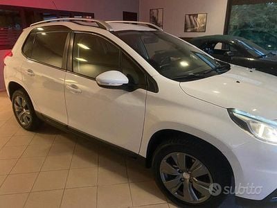 Gebraucht Peugeot 2008 Active 102 PS (75 kW) 2018 Weiß SUV
