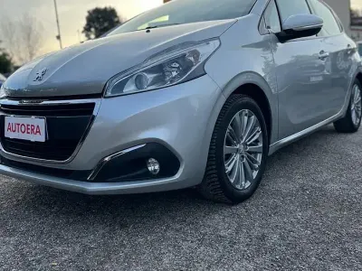 Usata Peugeot 208 Allure 82 CV (60 kW) 2017 Grigio Utilitaria