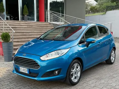 Usata Ford Fiesta Business Edition 75 CV (55 kW) 2015 Blu Utilitaria