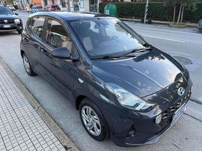 Usata Hyundai i10 Advanced 67 CV (49 kW) 2022 Grigio scuro Utilitaria