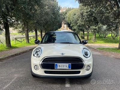 Begagnad Mini Cooper 2018 Vit Halvkombi