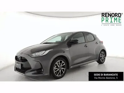 Usata Toyota Yaris Lounge 116 CV (85 kW) 2021 Grigio scuro Utilitaria