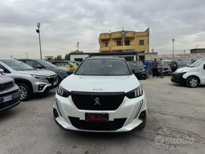 Usata Peugeot 2008 GT 131 CV (96 kW) 2021 Bianco SUV