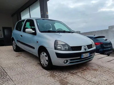 Brugt Renault Clio II Dynamique 75 HK (55 kW) 2002 Blå Sedan